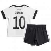 Tyskland Serge Gnabry #10 Hemmatröja Barn VM 2022 Kortärmad (+ Korta byxor)